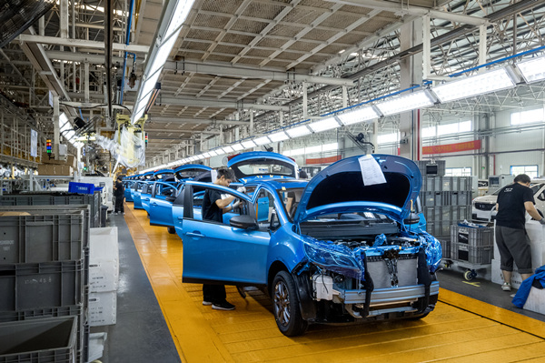 北碚區(qū)睿藍(lán)汽車生產(chǎn)線。北碚區(qū)融媒體中心供圖