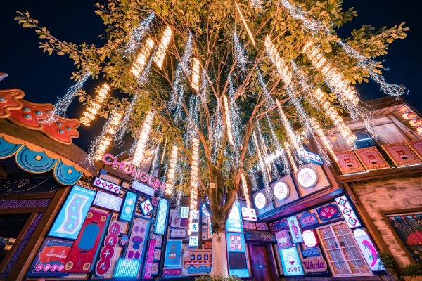 重慶融創(chuàng)渝樂小鎮(zhèn)實(shí)景圖。融創(chuàng)文旅城供圖