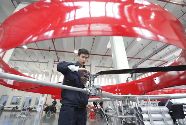 國飛通用航空設(shè)備制造有限公司消防無人機(jī)生產(chǎn)現(xiàn)場。大足區(qū)委宣傳部供圖