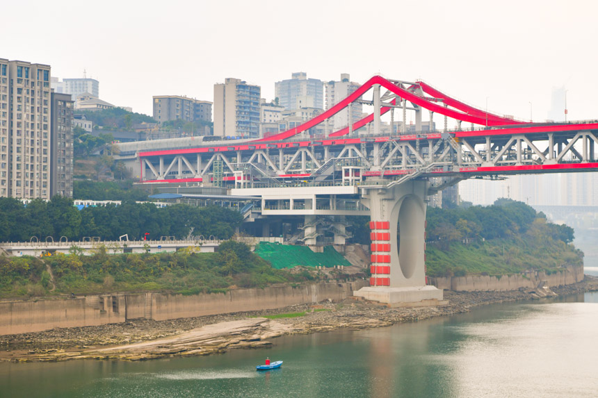 重慶軌道交通10號(hào)線曾家?guī)r站。鄒樂(lè)攝