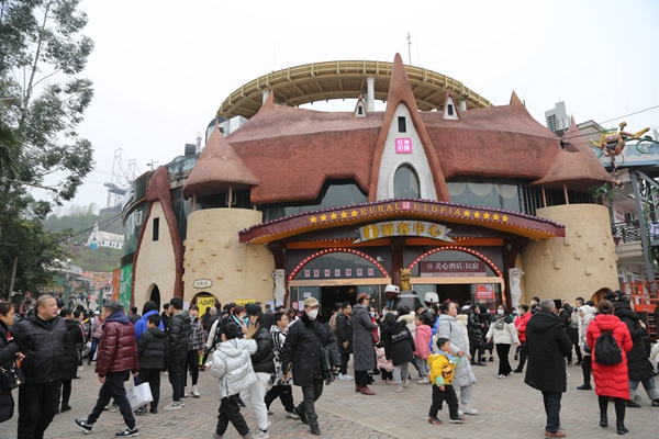 春節(jié)期間紅酒小鎮(zhèn)人氣火爆。景區(qū)供圖