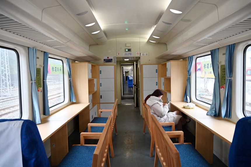 “學(xué)習(xí)車廂”。羅希雅攝