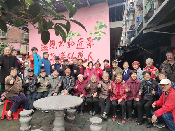 祥和互助的鄰里氛圍。人民網(wǎng) 馮文彥攝