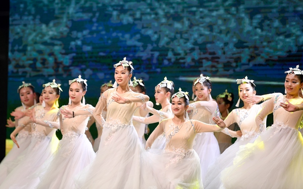 現(xiàn)場。周邦靜攝