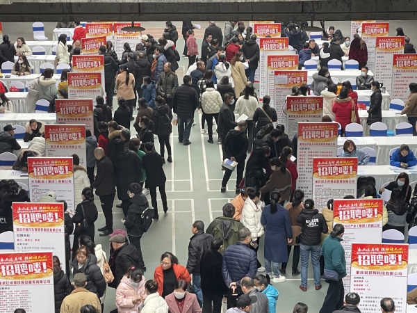 招聘會現(xiàn)場?；嘏d街道供圖