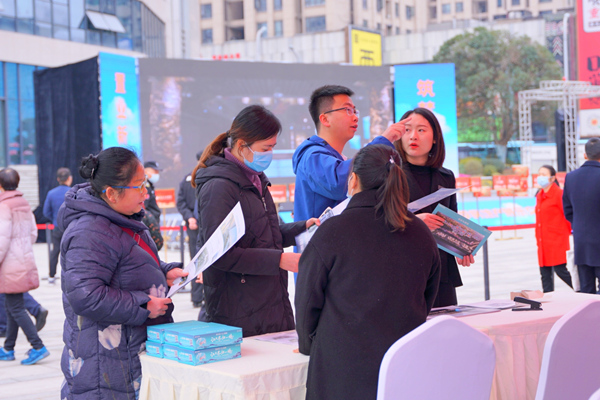 2023年九龍坡區(qū)春季房交會現(xiàn)場。劉晨攝