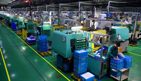 車間內(nèi)機(jī)器開足馬力。萬州區(qū)委宣傳部供圖