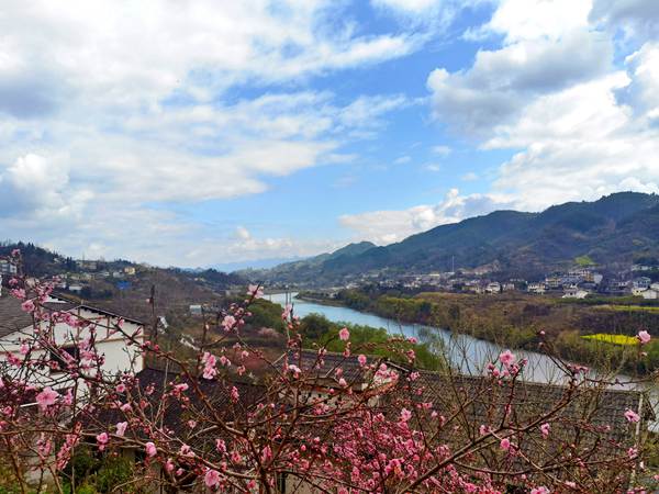 春日風光正好。黔江區(qū)委宣傳部供圖