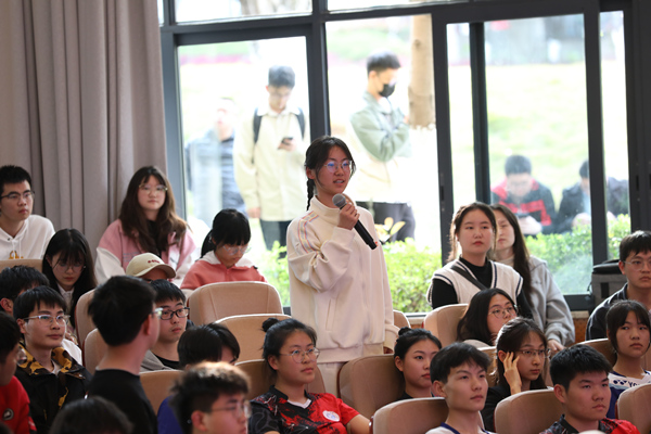 互動交流環(huán)節(jié)。重慶理工大學(xué)供圖