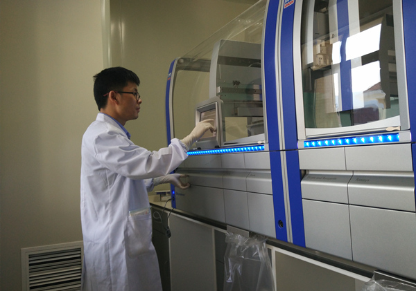 李江在工作中。兩江新區(qū)公安分局供圖