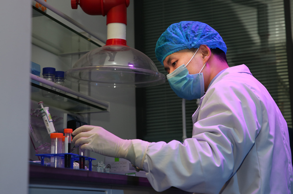 李江在工作中。兩江新區(qū)公安分局供圖