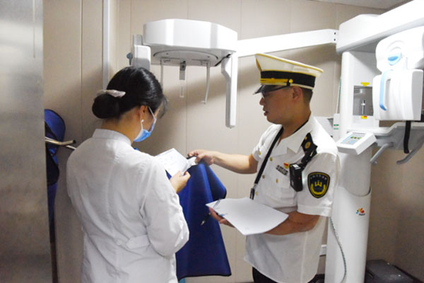 檢查現(xiàn)場(chǎng)。江津區(qū)衛(wèi)生健康綜合行政執(zhí)法支隊(duì)供圖