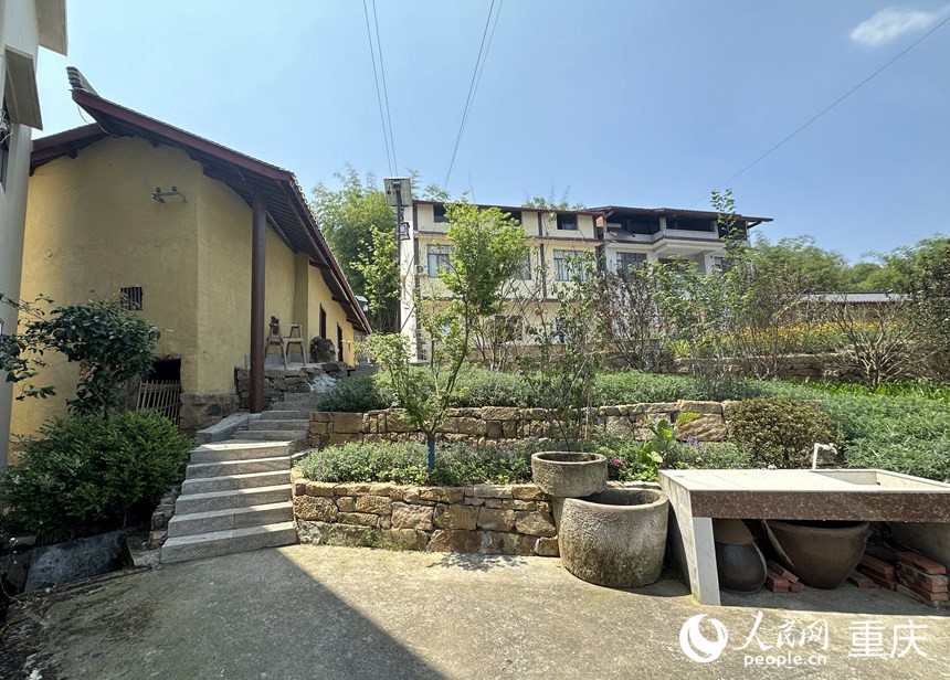 龍湖村打造的巴蜀美麗庭院示范片景觀。人民網(wǎng)記者 劉政寧攝