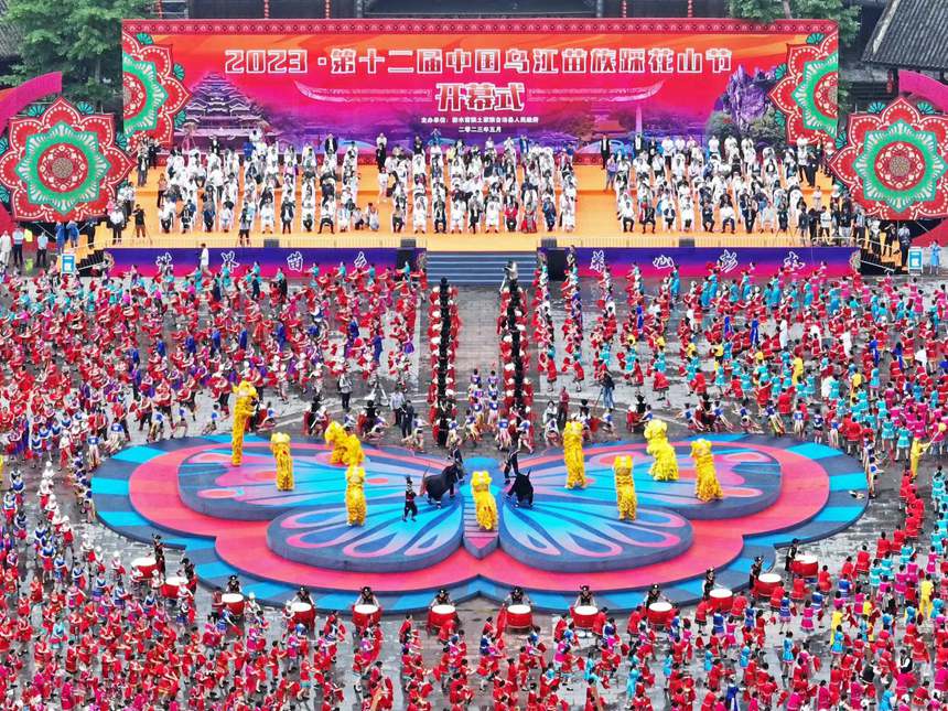 第十二屆國烏江苗族踩花山節(jié)現(xiàn)場。趙勇攝