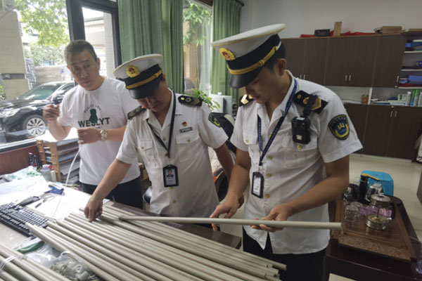 檢查現(xiàn)場。江津區(qū)衛(wèi)生健康綜合行政執(zhí)法支隊(duì)供圖