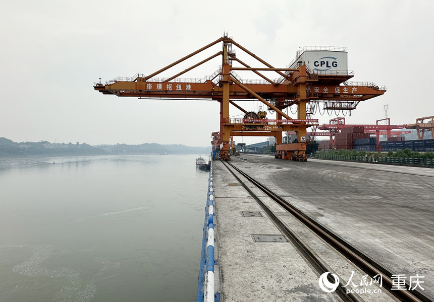 重慶長江樞紐港之一的珞璜港。人民網(wǎng)記者 劉政寧攝