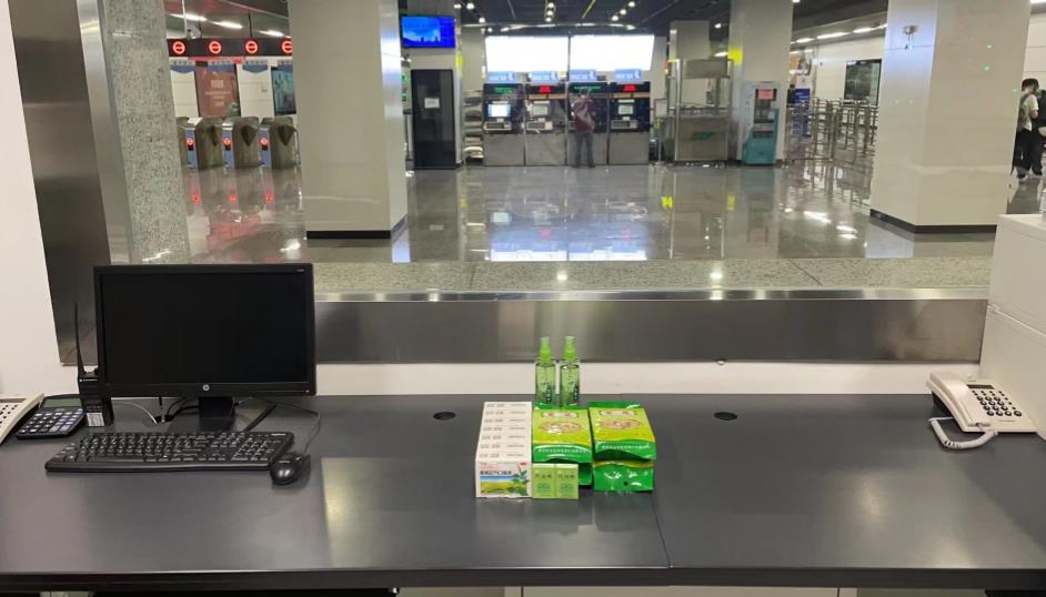 車站均備有防暑降溫物品。重慶交通開投集團(tuán)軌道集團(tuán)供圖