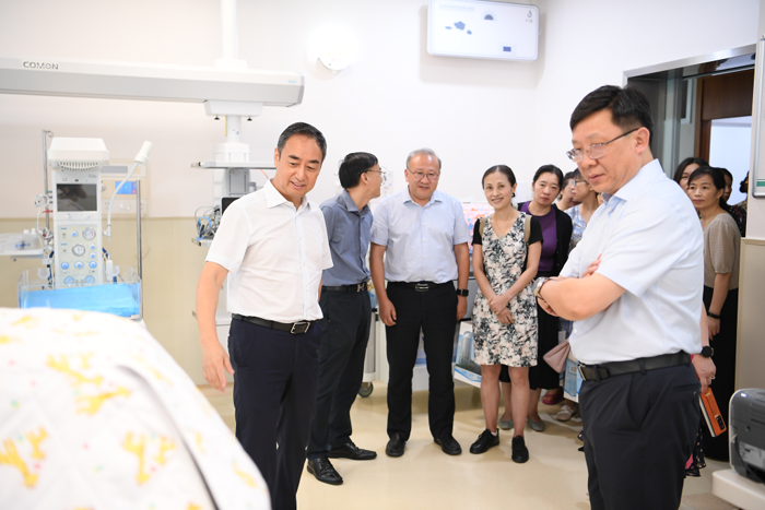 參觀產(chǎn)房NICU。院方供圖