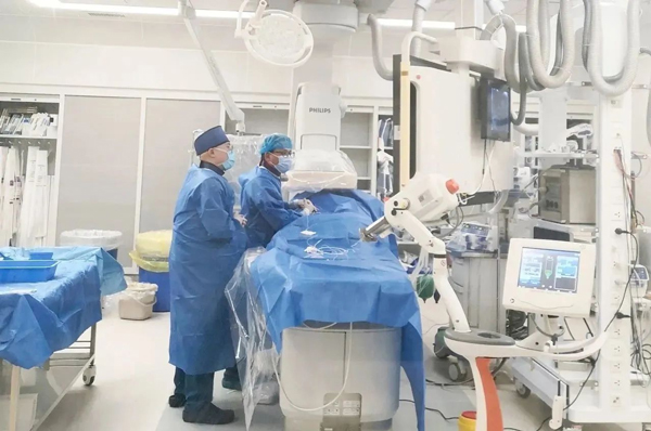 手術(shù)現(xiàn)場(chǎng)。重慶松山醫(yī)院供圖