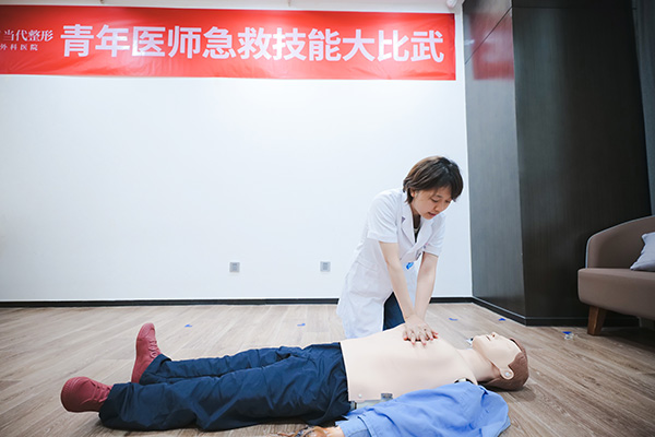 比武現(xiàn)場。重慶當代整形外科醫(yī)院供圖