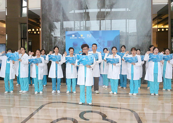 宣誓現(xiàn)場。重慶安琪兒醫(yī)院供圖