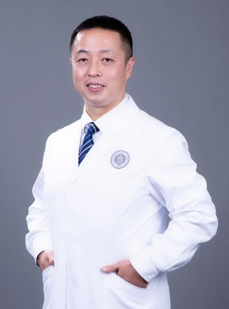 李新，重慶松山醫(yī)院泌尿疾病科，副主任醫(yī)師、醫(yī)學(xué)博士、博士后