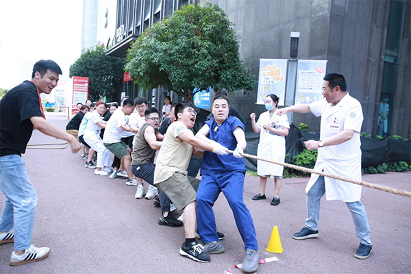 拔河比賽現(xiàn)場(chǎng)。重慶松山醫(yī)院供圖