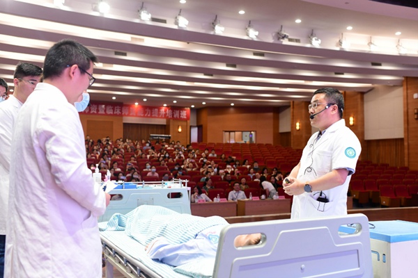 開展臨床師資能力培訓(xùn)。重醫(yī)附屬璧山醫(yī)院供圖