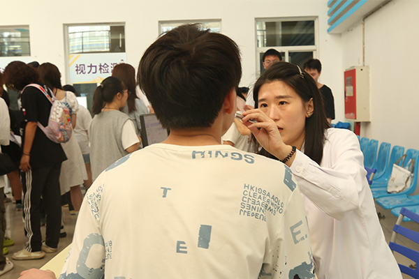 體檢現(xiàn)場。重慶西區(qū)醫(yī)院供圖