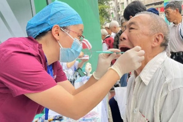 活動(dòng)現(xiàn)場(chǎng)。重醫(yī)附屬口腔醫(yī)院供圖