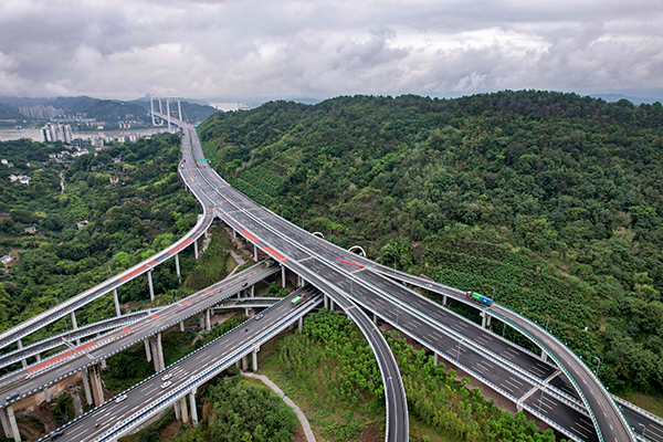 重慶快速路六縱線南延伸段（茶園立交—峽口立交）工程。崔景印攝