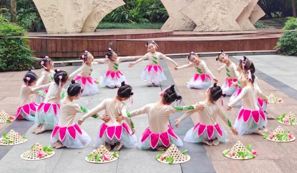 綠韻康城六一兒童節(jié)活動(dòng)現(xiàn)場。金科服務(wù)供圖