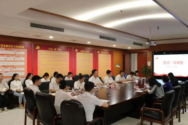 璧山區(qū)人民醫(yī)院心血管內(nèi)科黨支部開展“五問”微課堂。璧山區(qū)衛(wèi)生健康委供圖