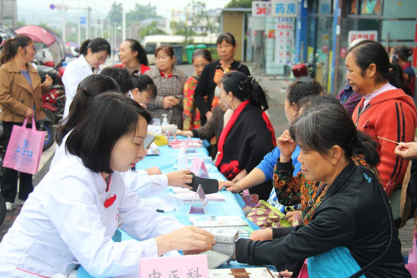 義診現(xiàn)場。江津區(qū)婦幼保健院供圖