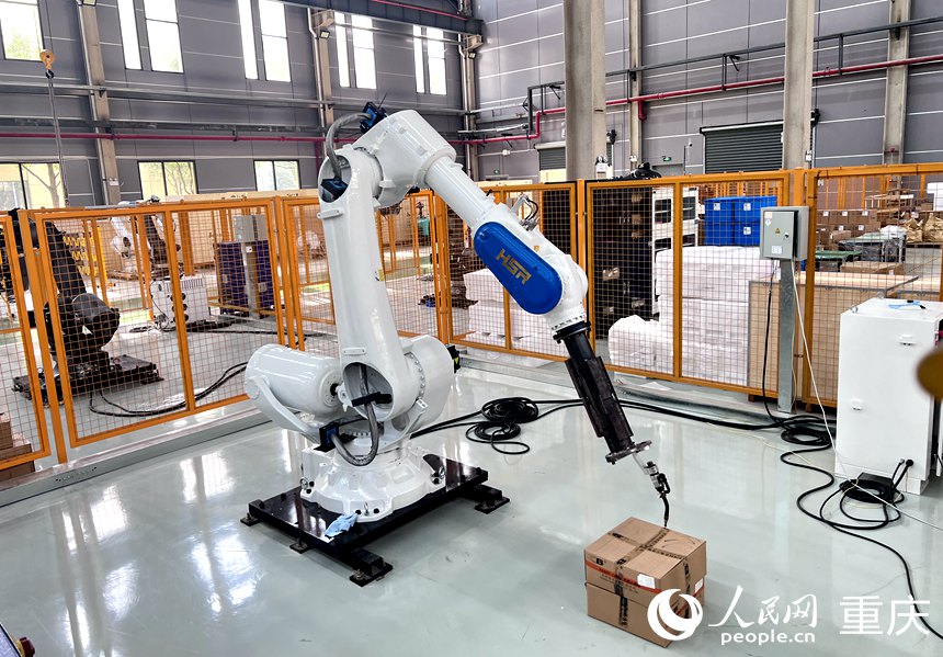 華數(shù)機(jī)器人產(chǎn)品。人民網(wǎng)記者 胡虹攝