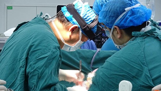 手術(shù)畫面。重慶康心醫(yī)院供圖