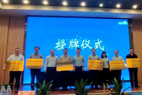 授牌儀式。重慶大學(xué)附屬江津醫(yī)院供圖