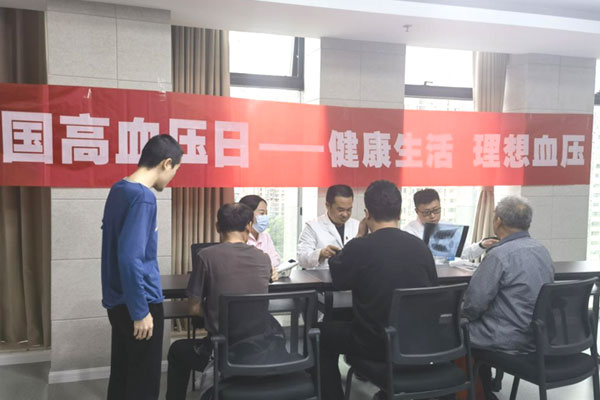 義診現(xiàn)場(chǎng)。重醫(yī)附屬璧山醫(yī)院供圖