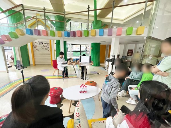 講座現(xiàn)場。重慶小米熊兒童醫(yī)院供圖