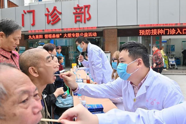 義診活動。任仕琴攝