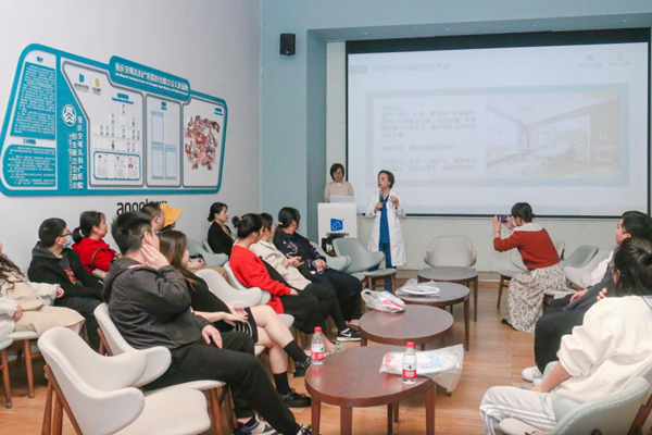 活動現(xiàn)場。重慶安琪兒婦產(chǎn)醫(yī)院供圖