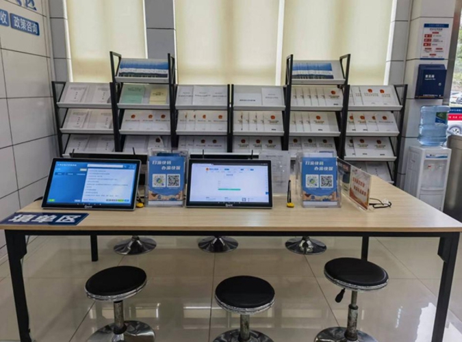 重慶渝快保走進區(qū)縣政務大廳。重慶渝快保服務中心供圖