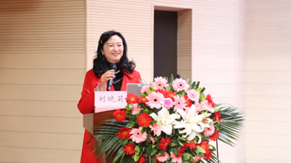 劉曉莉主持會議。重慶西區(qū)醫(yī)院供圖