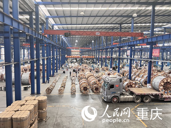 三峽電纜生產(chǎn)車(chē)間。人民網(wǎng)記者 馮文彥攝