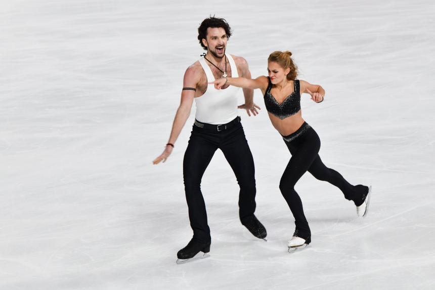 2023年中國杯世界花樣滑冰大獎賽冰舞韻律舞比賽現(xiàn)場。鄒樂攝