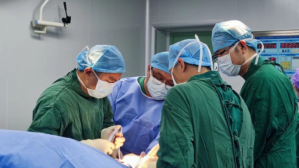 手術(shù)中。重慶道格骨科醫(yī)院供圖