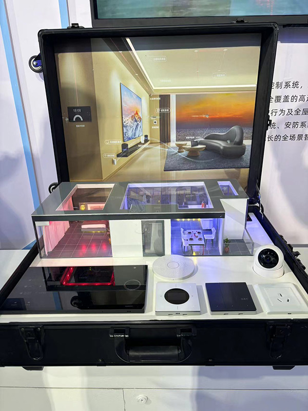 全屋智能家居系統(tǒng)模型。代婧靚攝