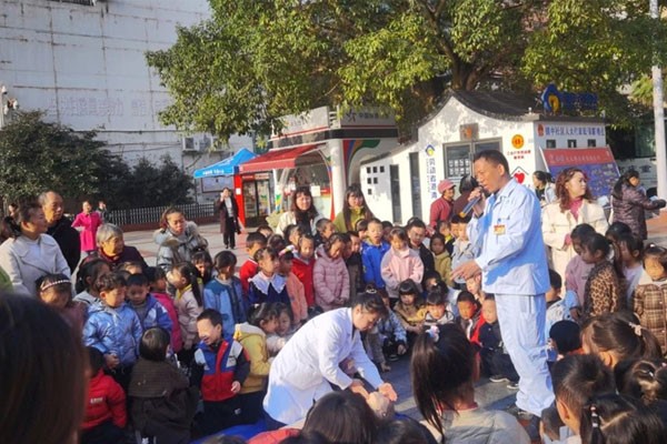 活動(dòng)現(xiàn)場(chǎng)。墊江縣中醫(yī)院供圖