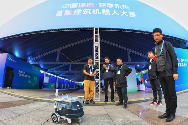 標(biāo)線(xiàn)放線(xiàn)機(jī)器人。活動(dòng)方供圖