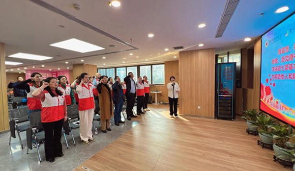 宣誓現(xiàn)場(chǎng)。重慶普瑞眼科醫(yī)院供圖